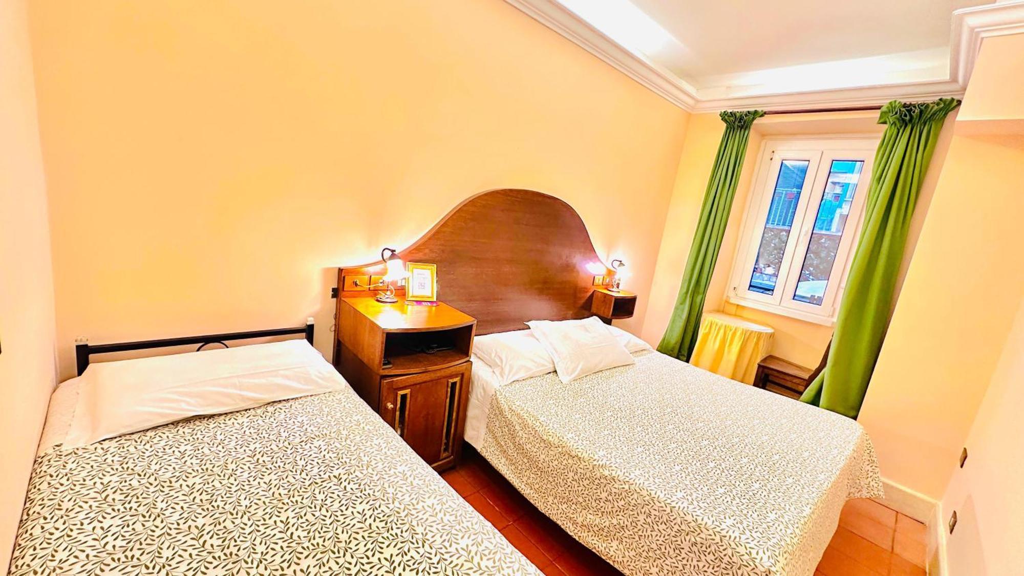 Hotel 4 Coronati โรม ภายนอก รูปภาพ