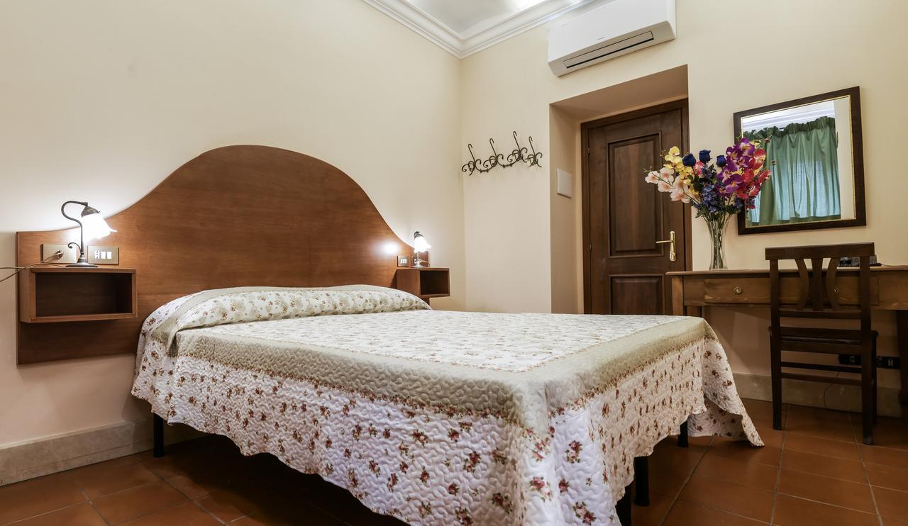 Hotel 4 Coronati โรม ภายนอก รูปภาพ