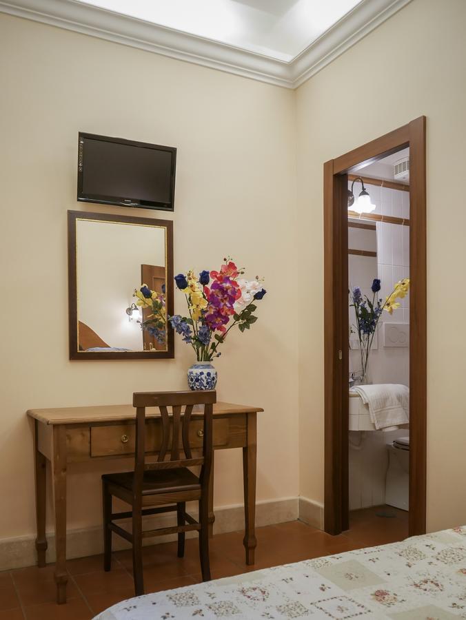 Hotel 4 Coronati โรม ภายนอก รูปภาพ