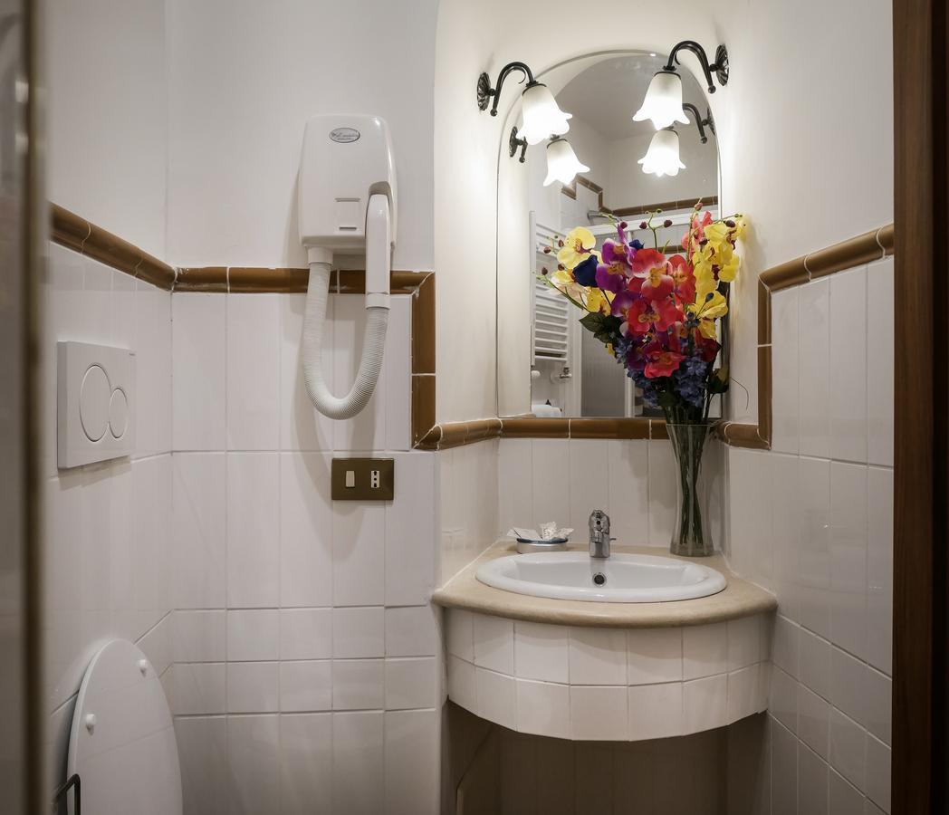 Hotel 4 Coronati โรม ภายนอก รูปภาพ
